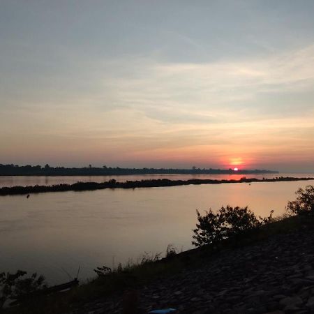 Nawiengkaeriverview Resort Mukdahan Exterior photo