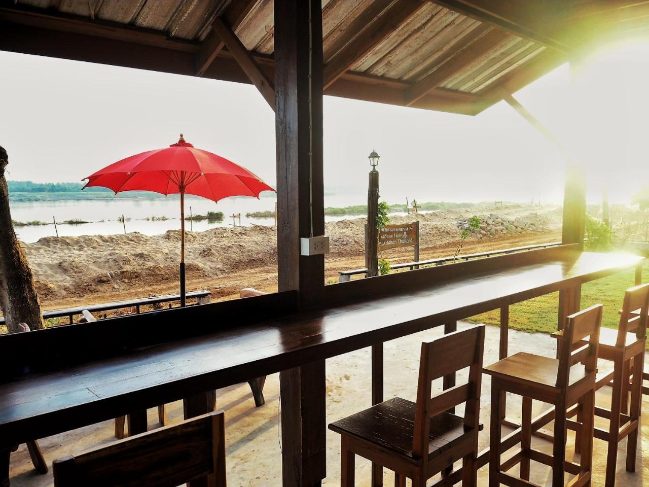 Nawiengkaeriverview Resort Mukdahan Exterior photo