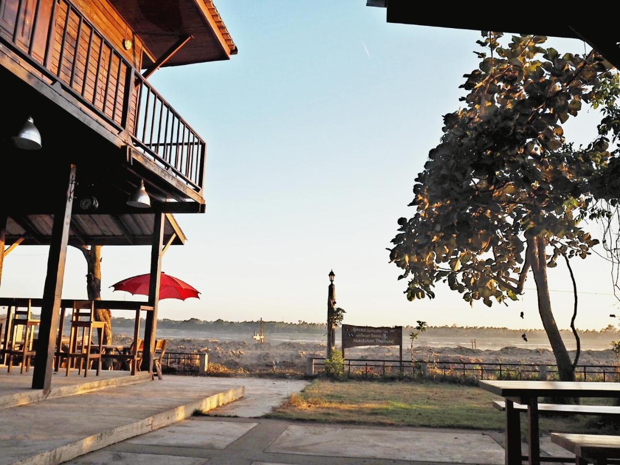 Nawiengkaeriverview Resort Mukdahan Exterior photo