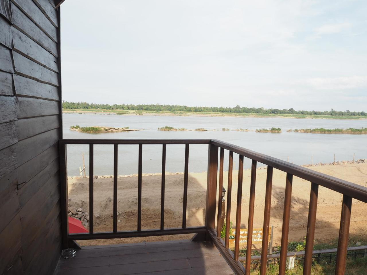 Nawiengkaeriverview Resort Mukdahan Exterior photo