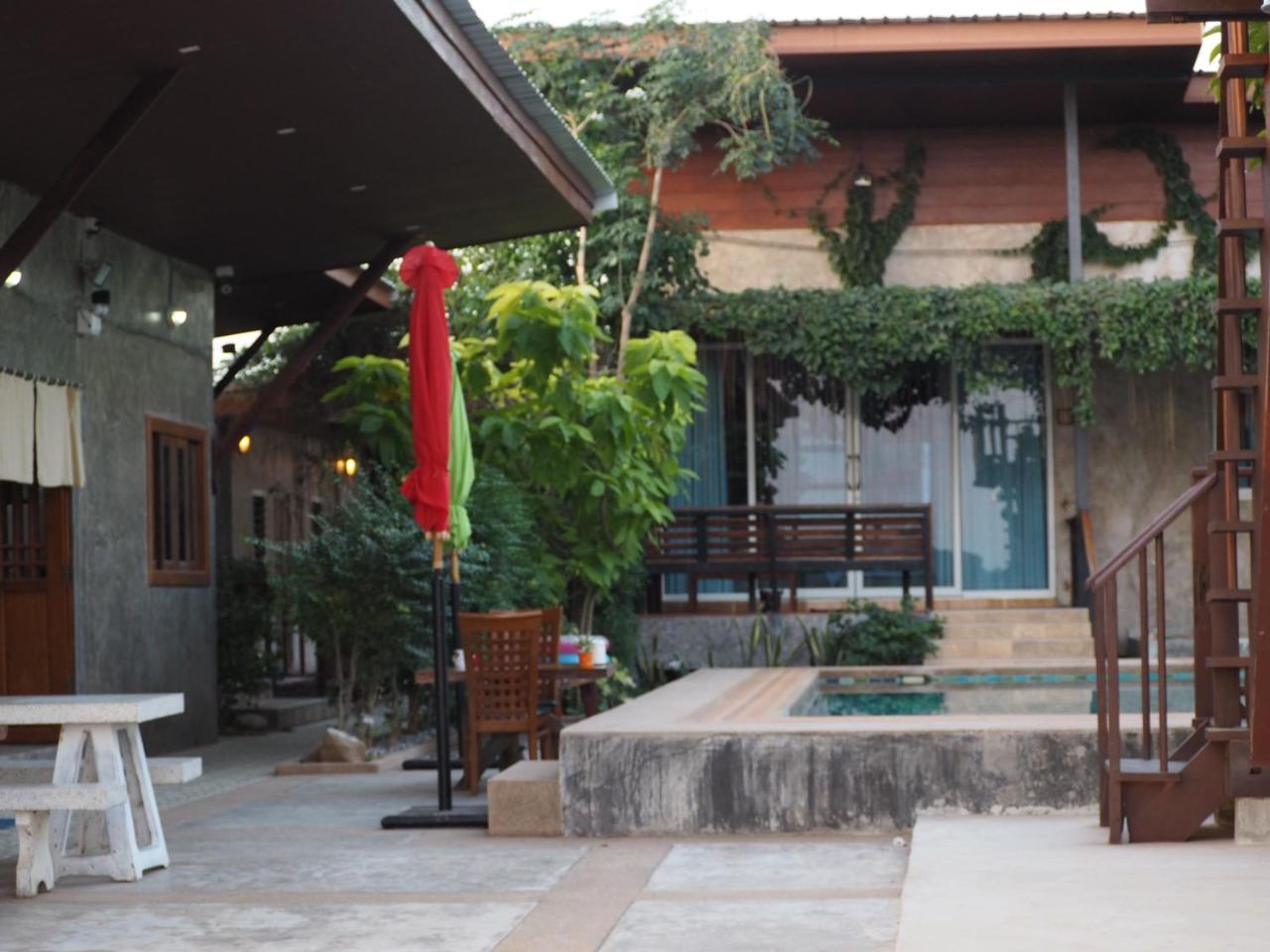 Nawiengkaeriverview Resort Mukdahan Exterior photo