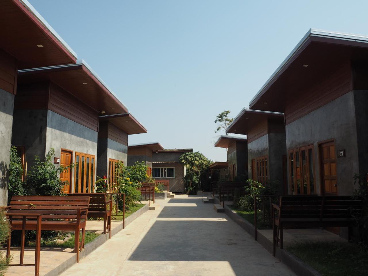 Nawiengkaeriverview Resort Mukdahan Exterior photo
